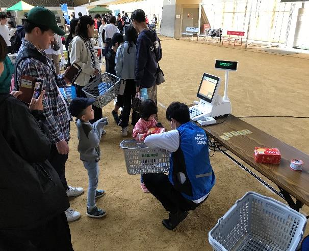 子ども店長・レジお買物体験ブースの様子